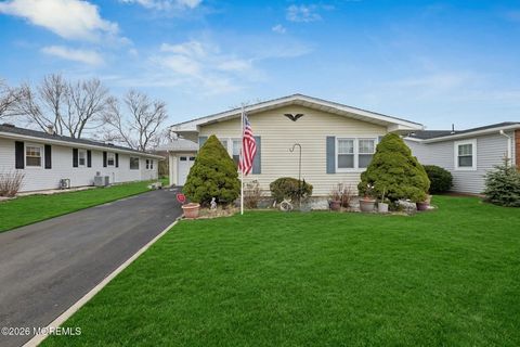 Homes For Sale - 120 Whittier Road<br/> Ocean County, Brick, NJ 08724