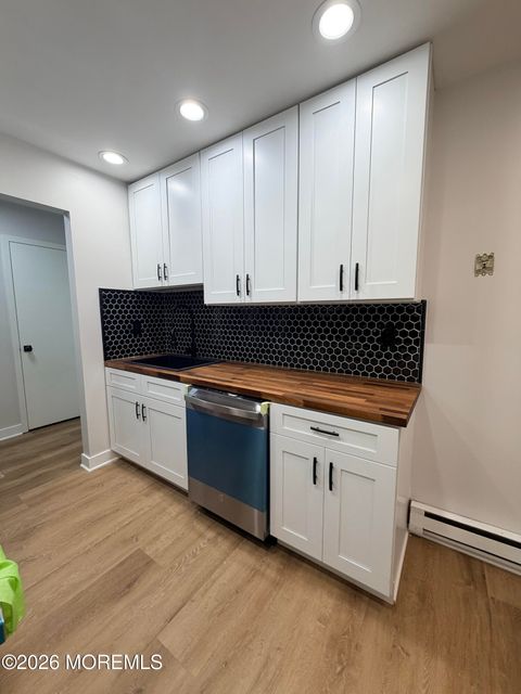 Homes For Rent - 147 Amberly Drive #H<br/> Manalapan, NJ 07726