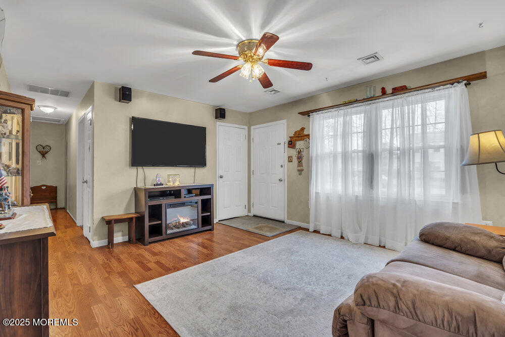 117 Bowsprit Road, Manahawkin, New Jersey image 9