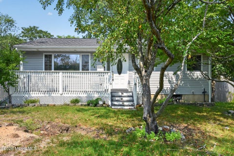 Homes For Sale - 40 Annapolis Road<br/> Ocean County, Toms River, NJ 08757