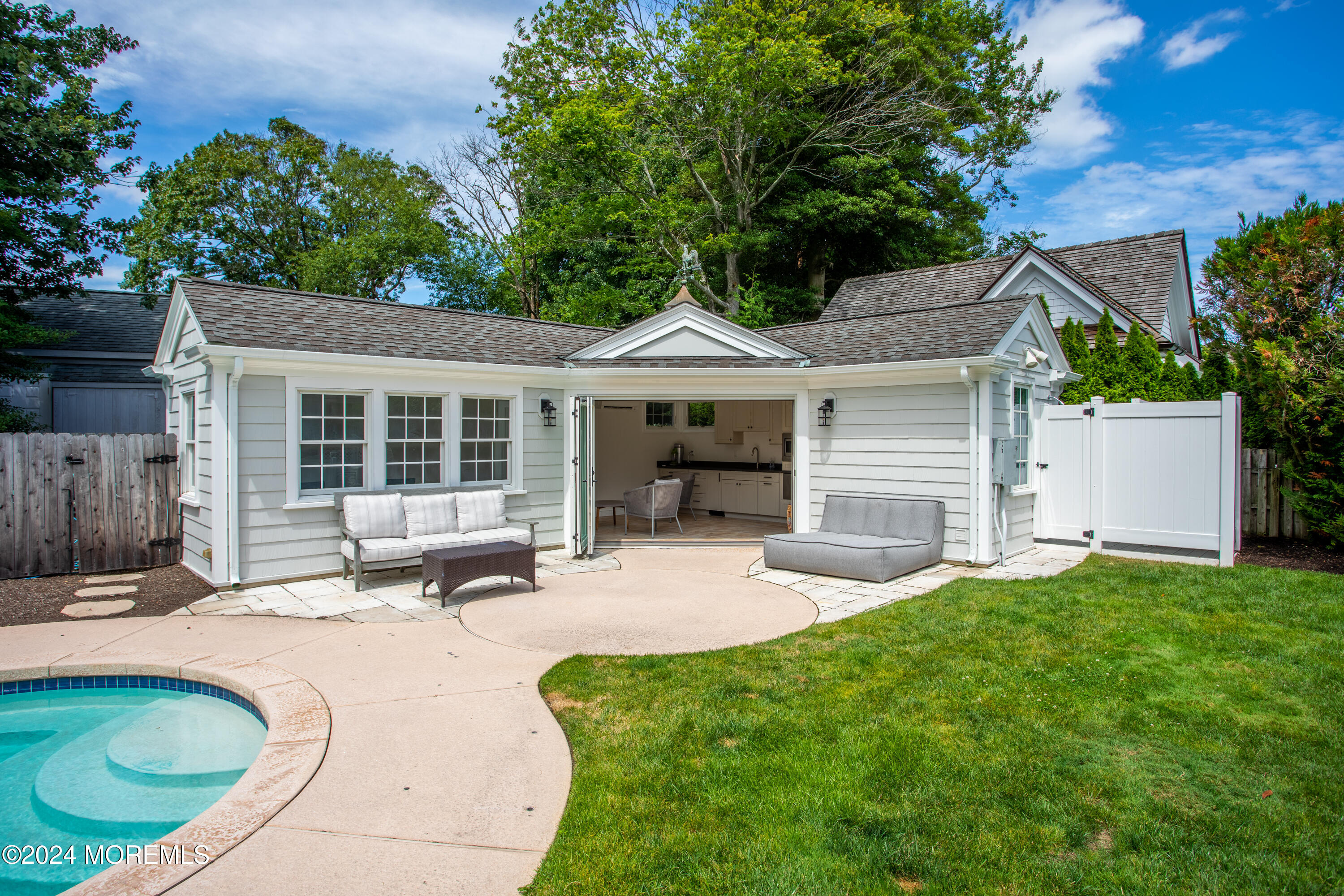 38 Vroom Avenue Winter Rental