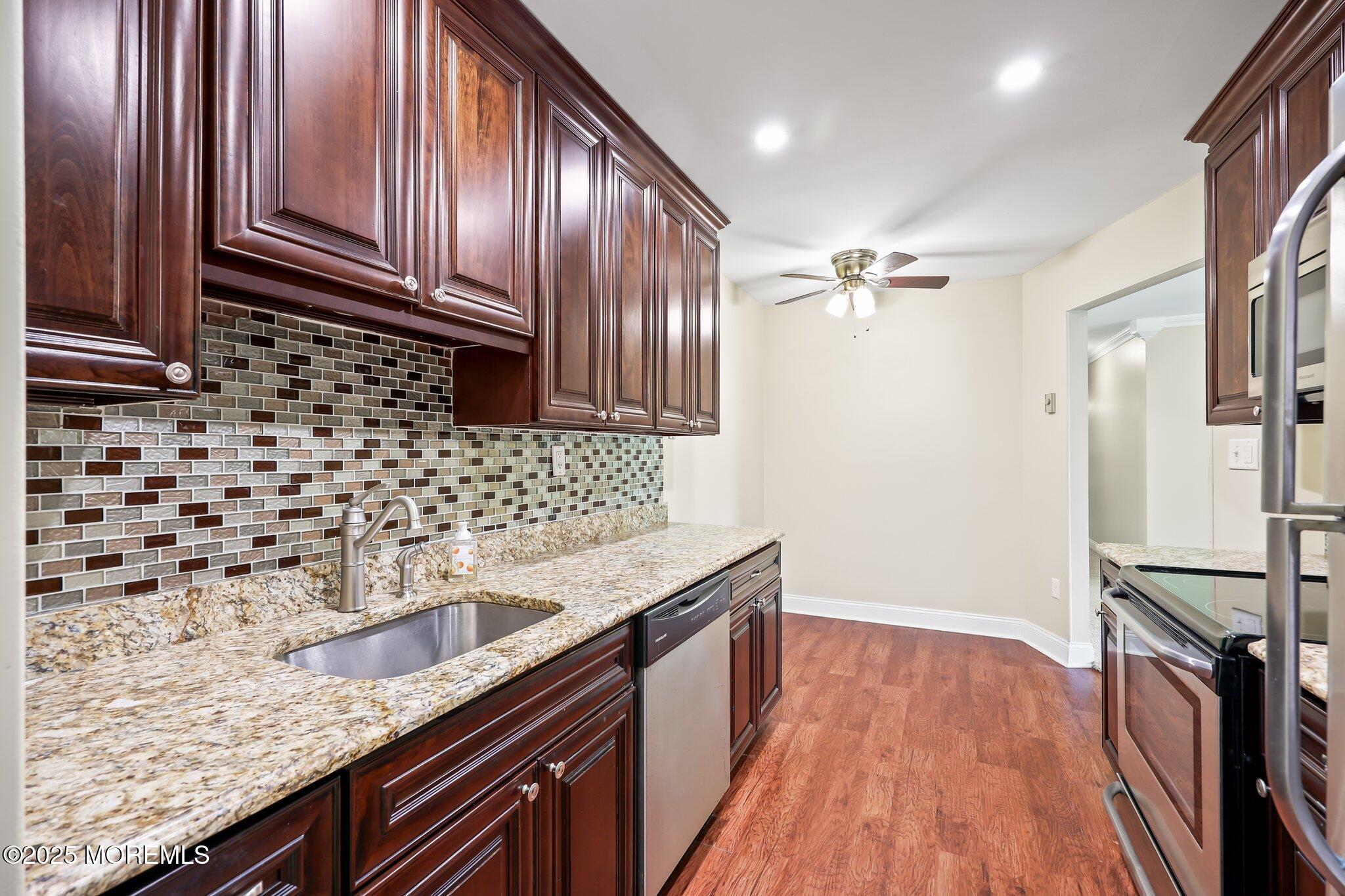 35 Amberly Drive #E, Manalapan, New Jersey image 11
