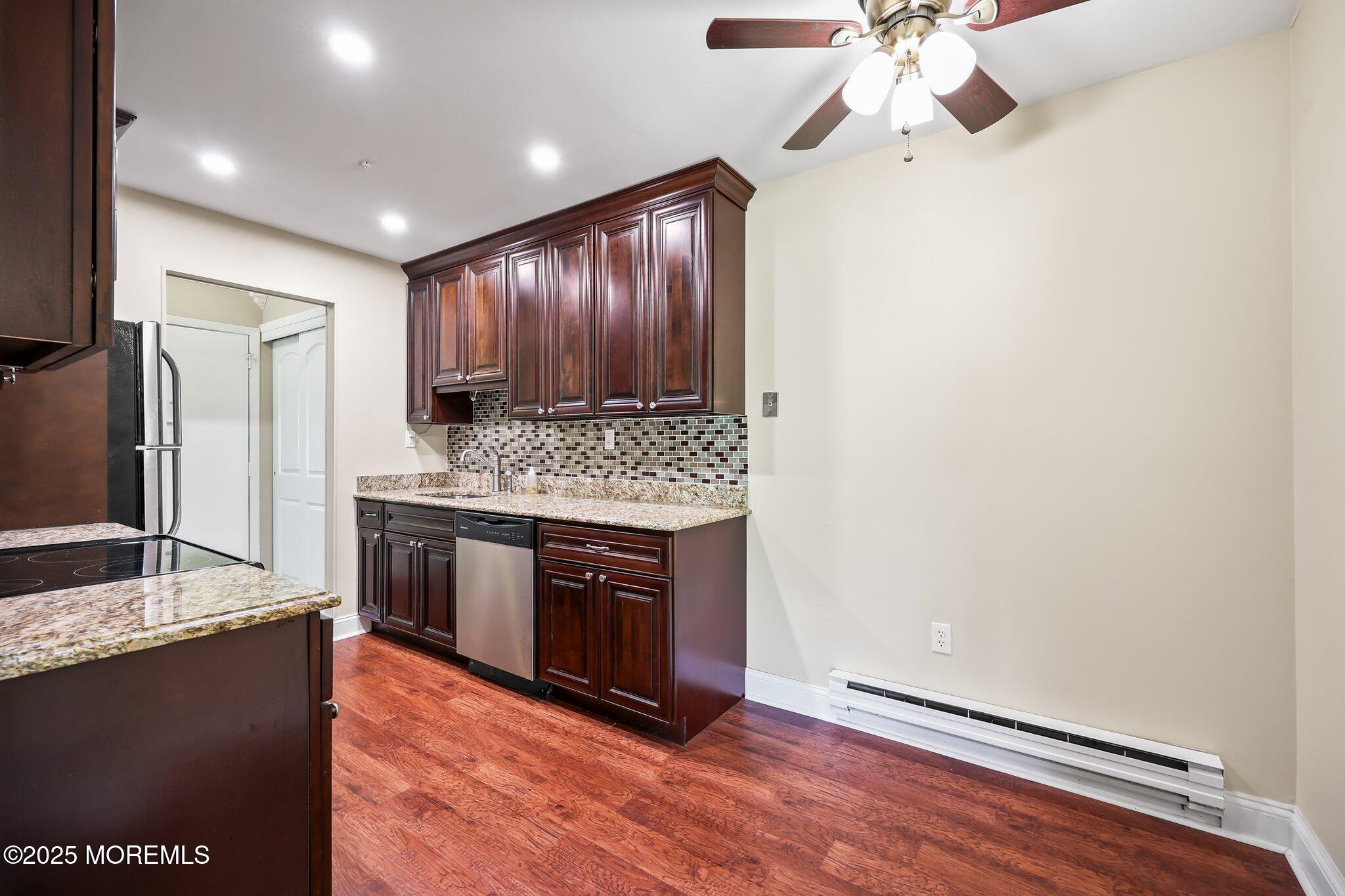 35 Amberly Drive #E, Manalapan, New Jersey image 12