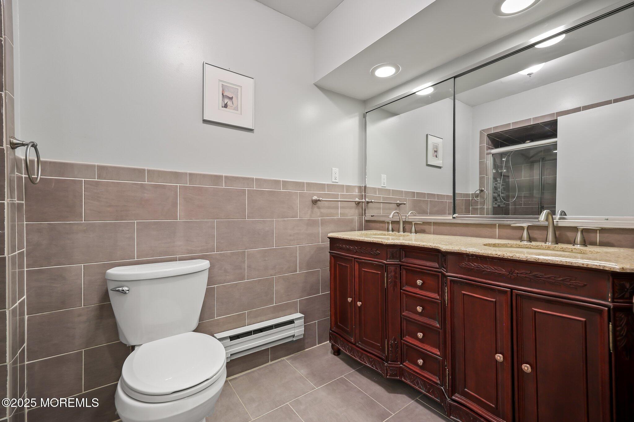 35 Amberly Drive #E, Manalapan, New Jersey image 13