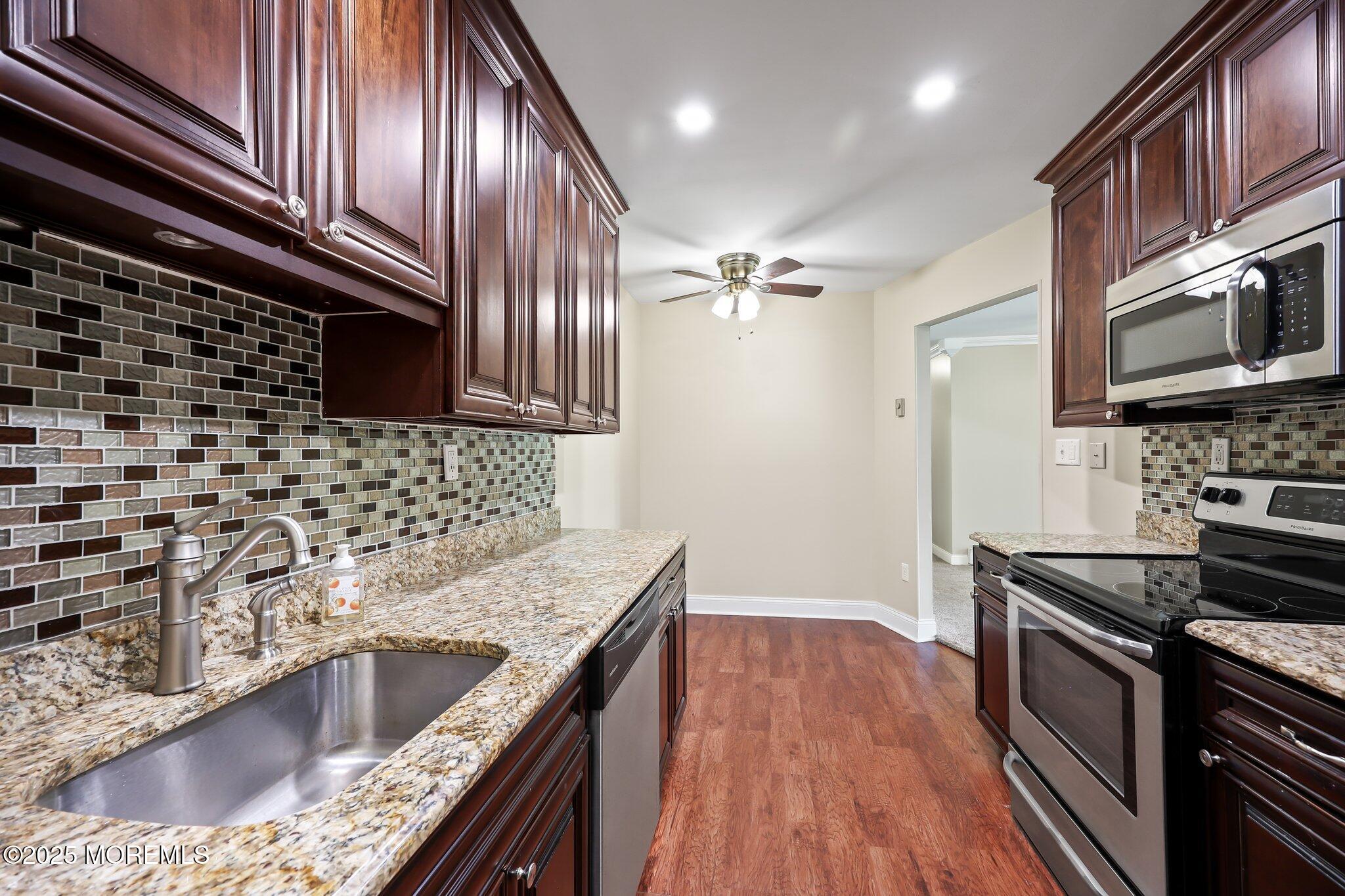 35 Amberly Drive #E, Manalapan, New Jersey image 10