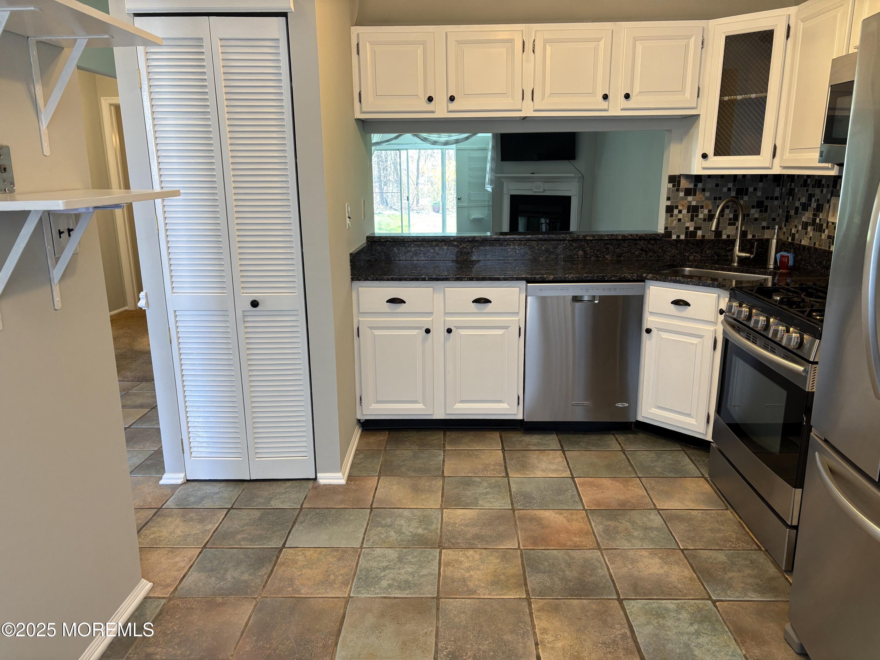 74 Boxwood Terrace #12, Red Bank, New Jersey image 9