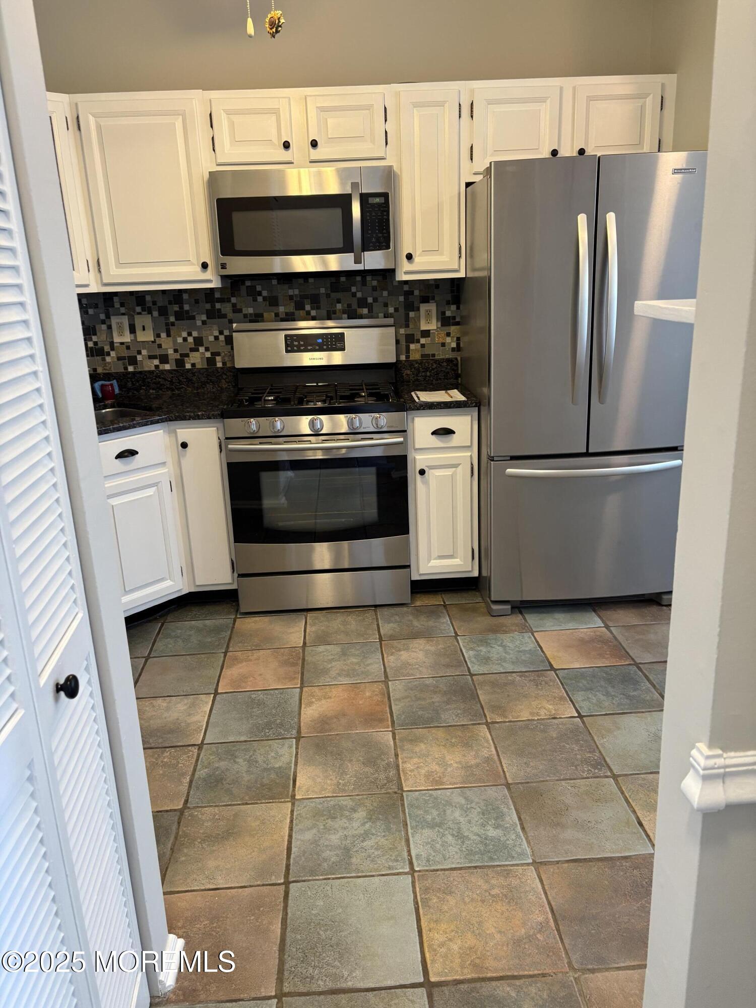 74 Boxwood Terrace #12, Red Bank, New Jersey image 7
