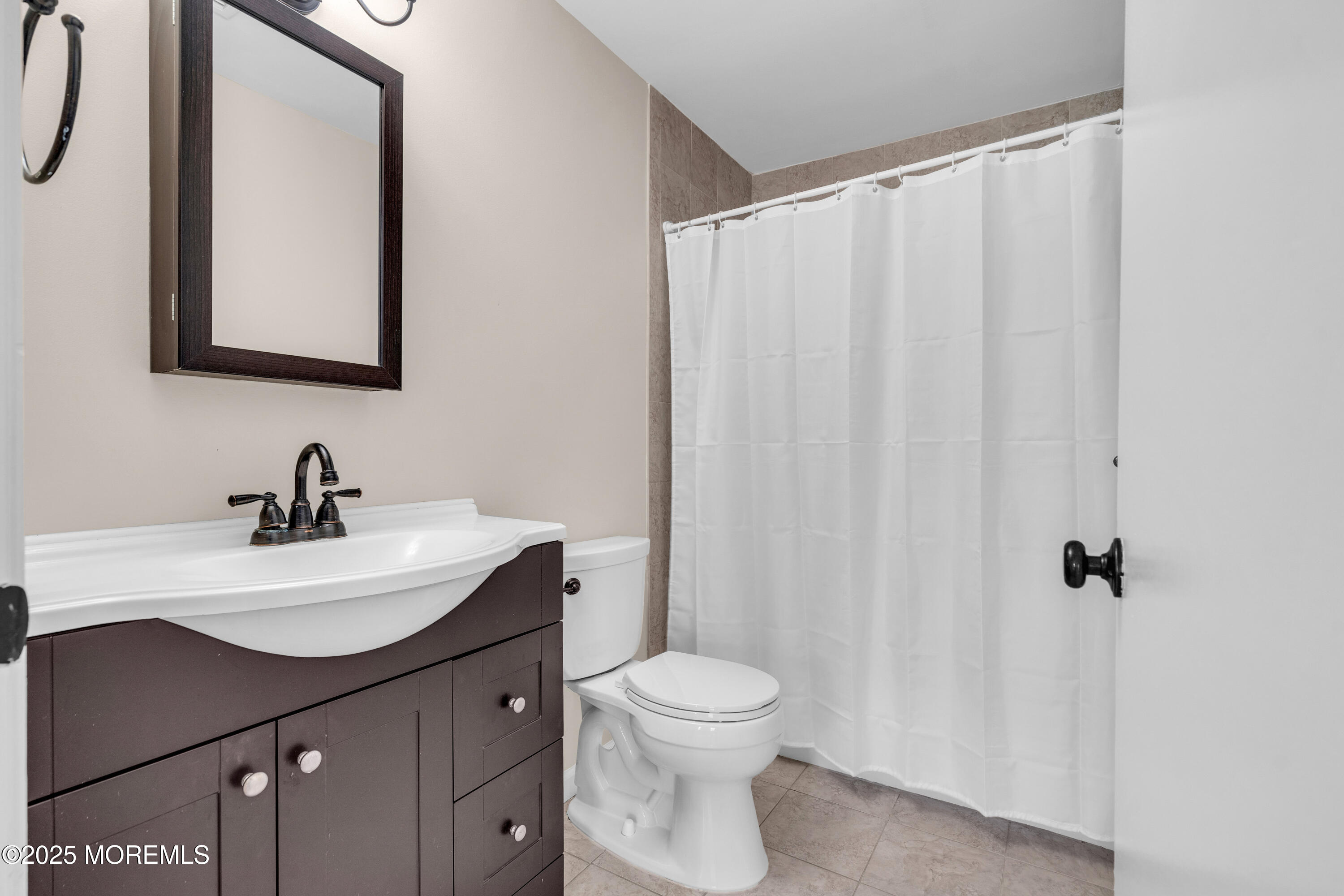 370 Mayfair Place, Morganville, New Jersey image 40