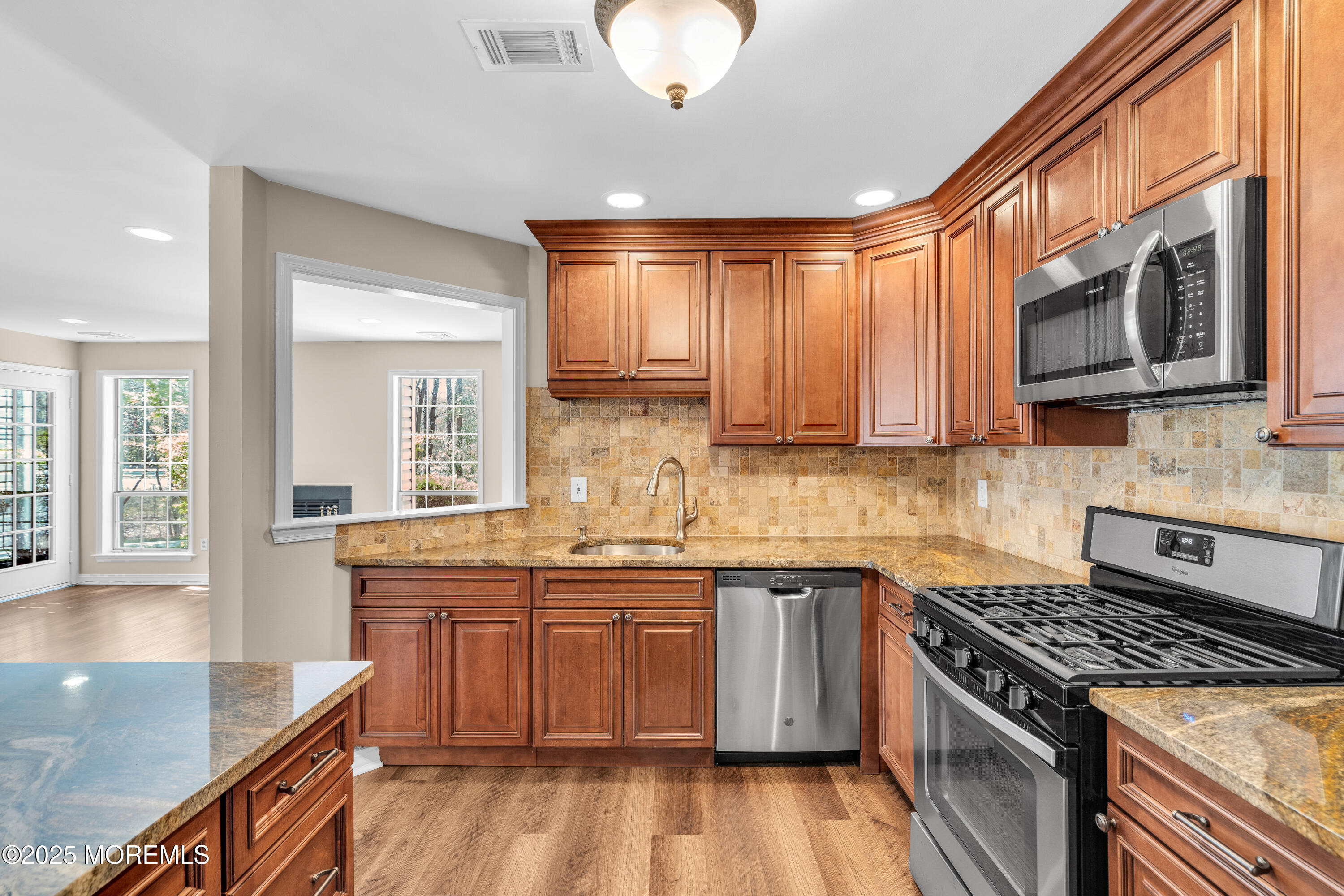 370 Mayfair Place, Morganville, New Jersey image 18