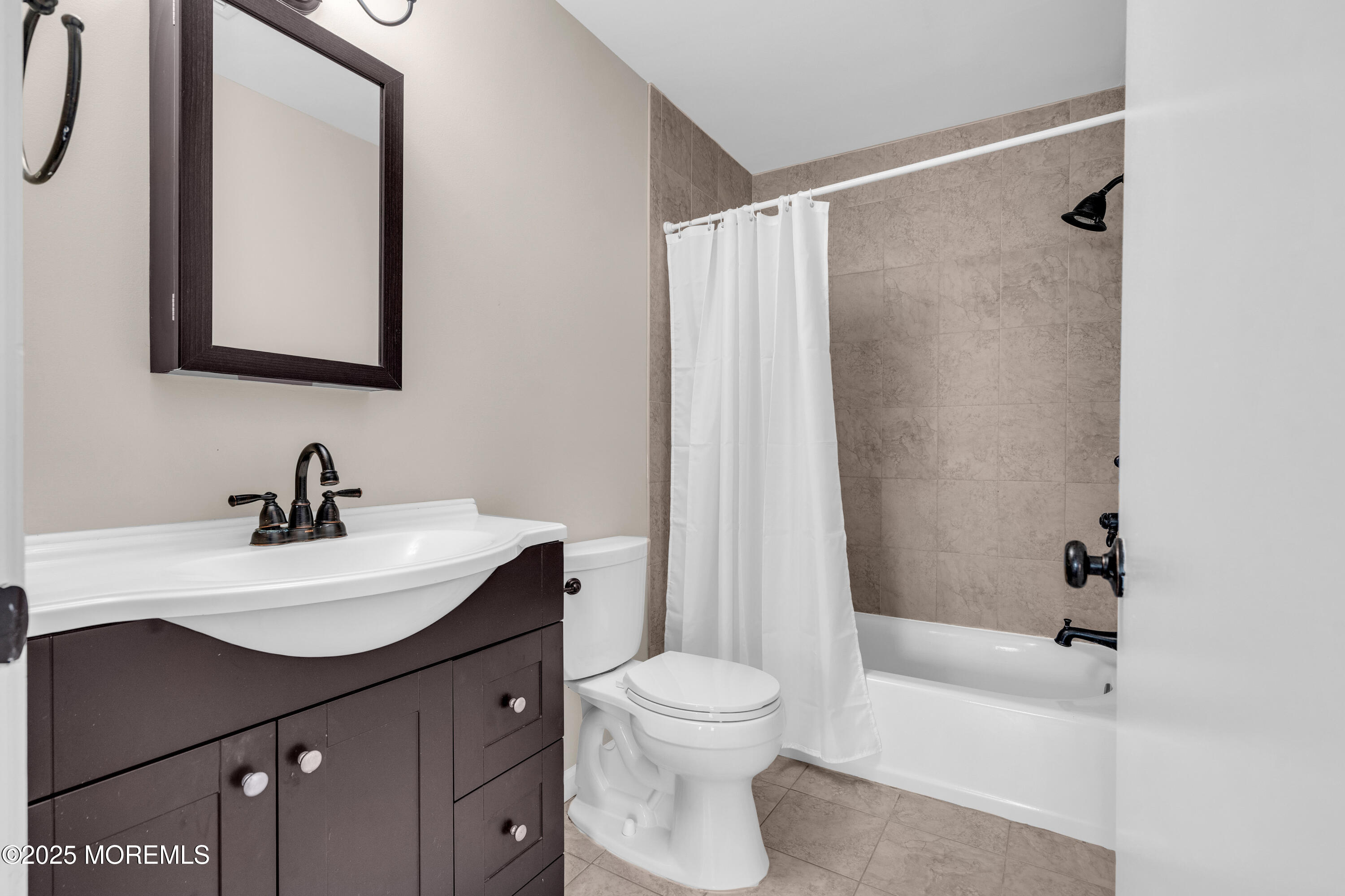 370 Mayfair Place, Morganville, New Jersey image 39