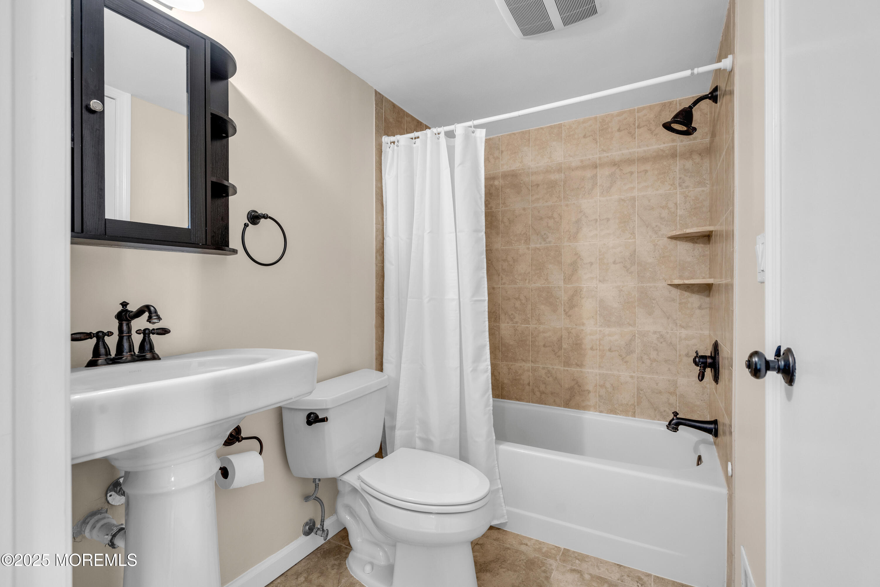 370 Mayfair Place, Morganville, New Jersey image 31