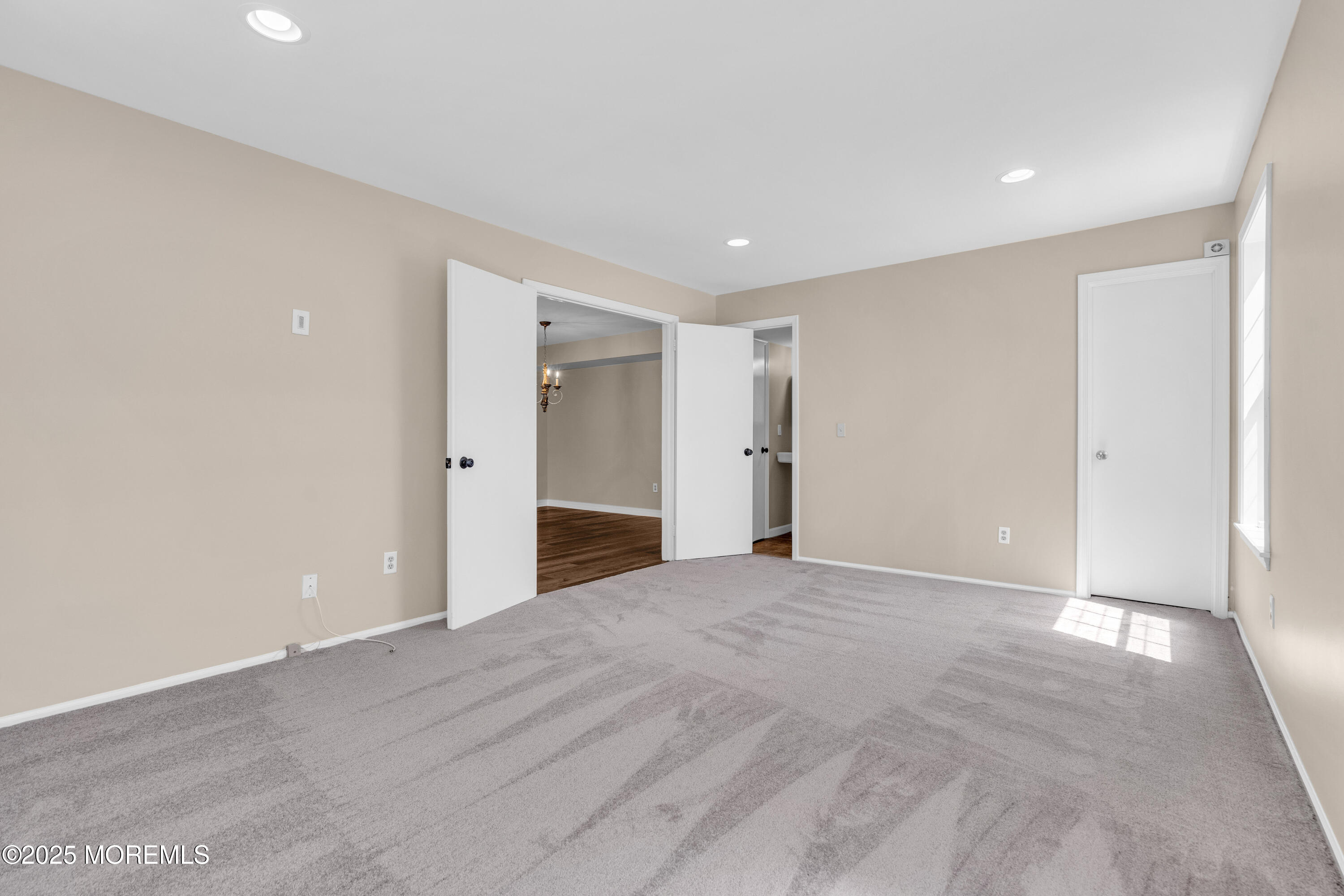 370 Mayfair Place, Morganville, New Jersey image 25