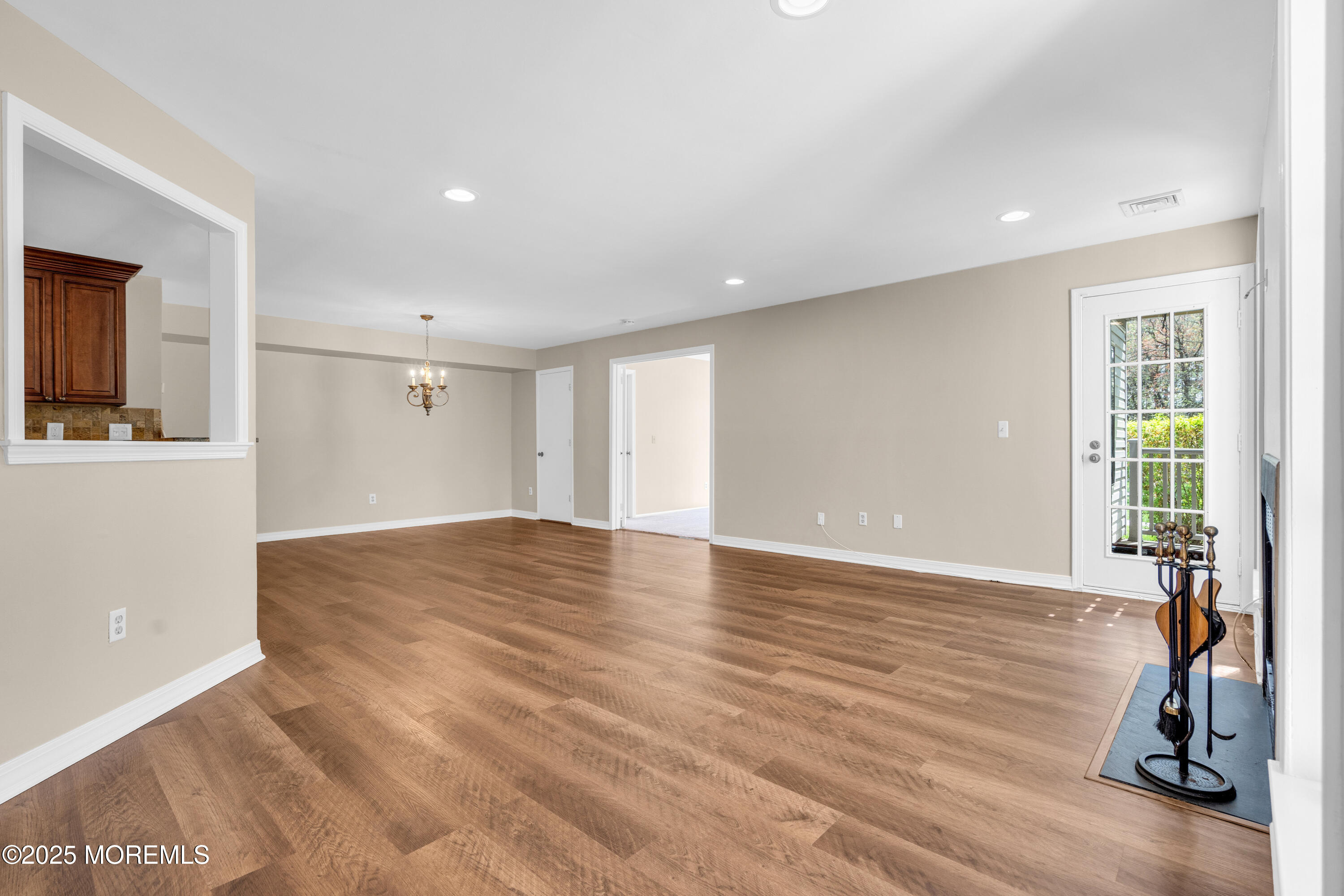 370 Mayfair Place, Morganville, New Jersey image 6