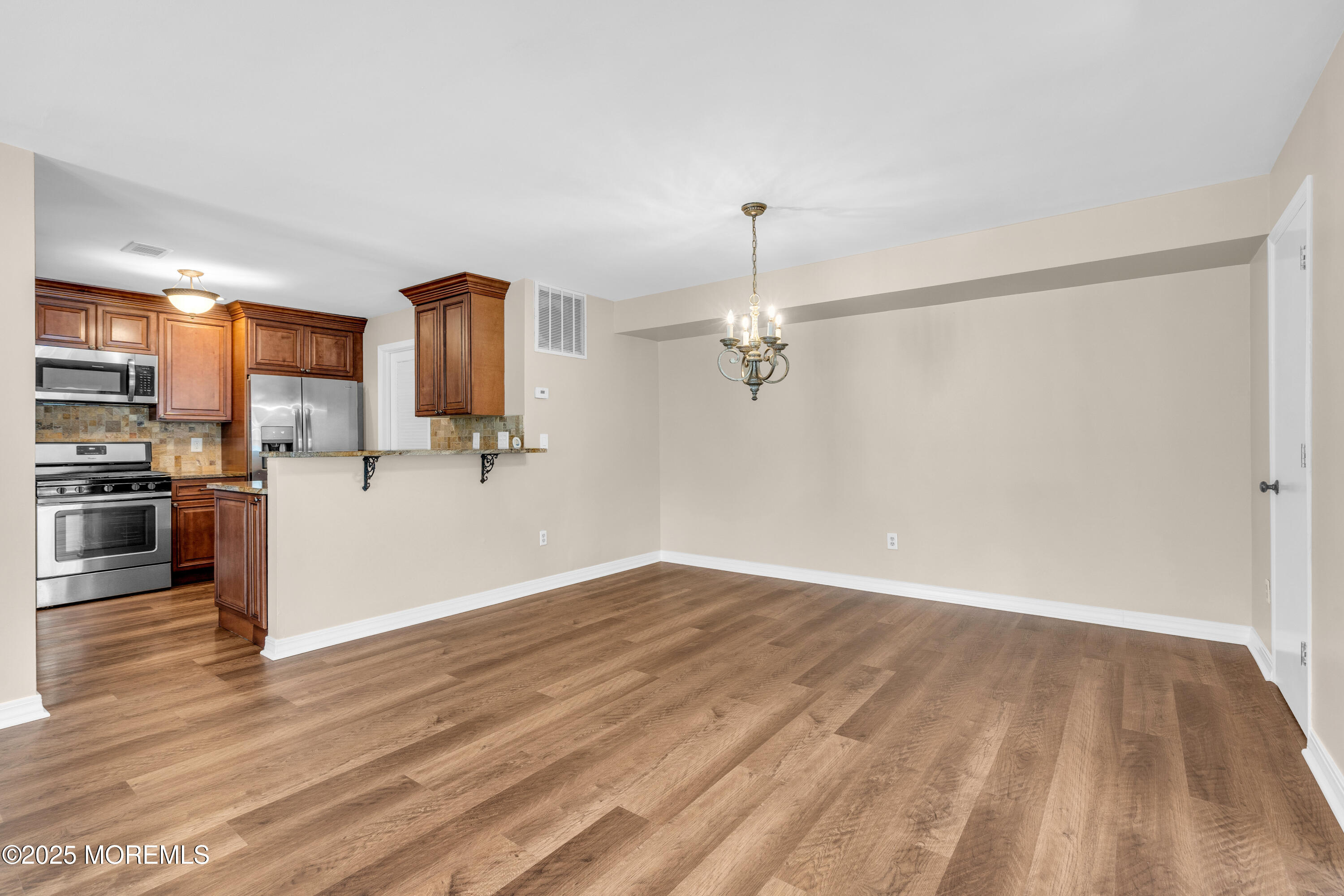 370 Mayfair Place, Morganville, New Jersey image 10