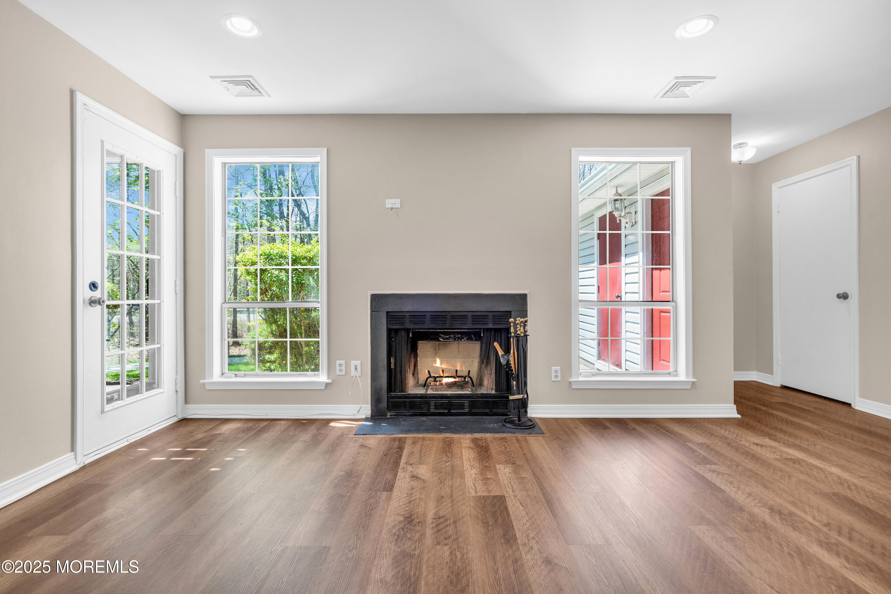 370 Mayfair Place, Morganville, New Jersey image 9
