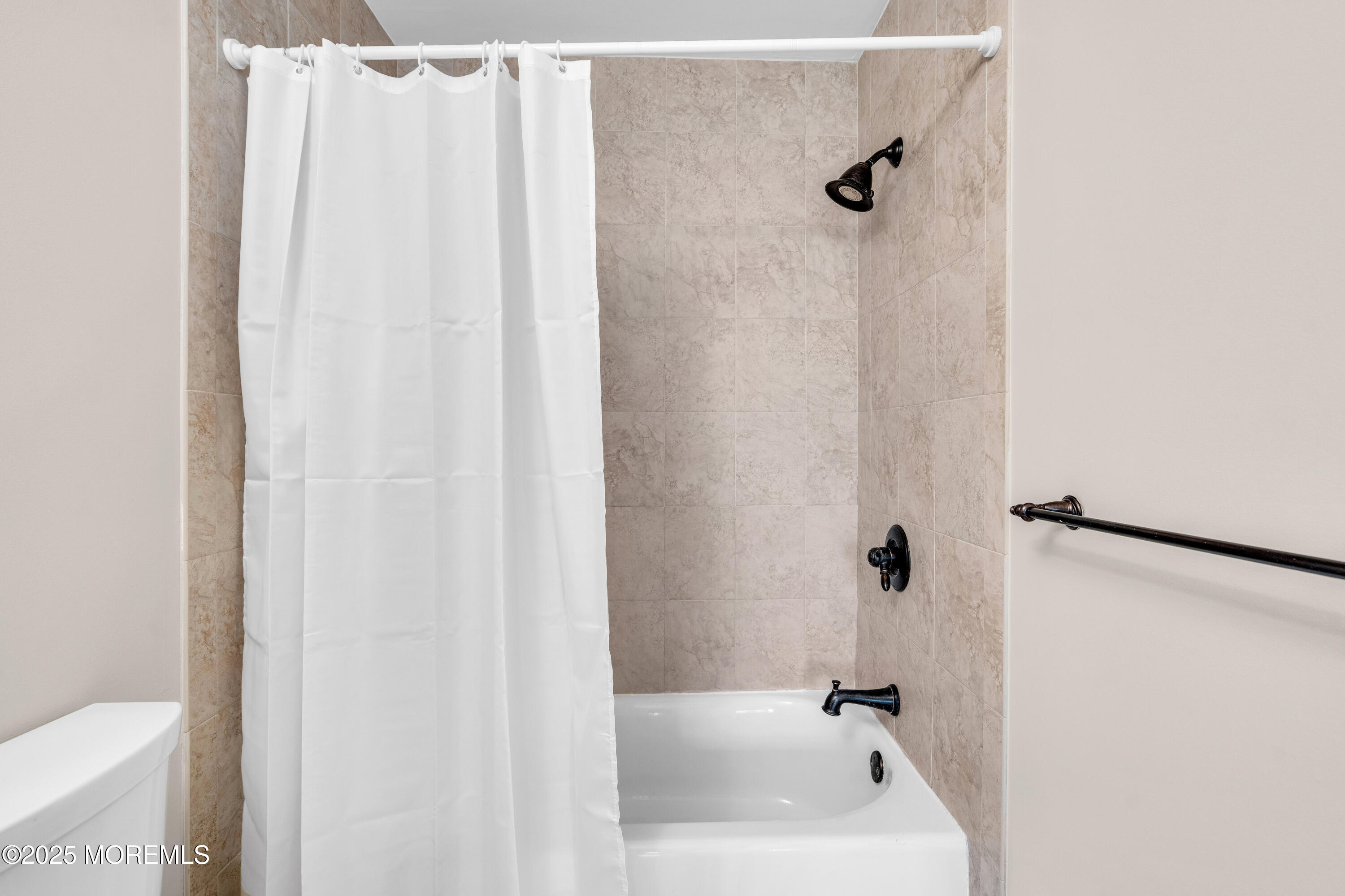 370 Mayfair Place, Morganville, New Jersey image 41