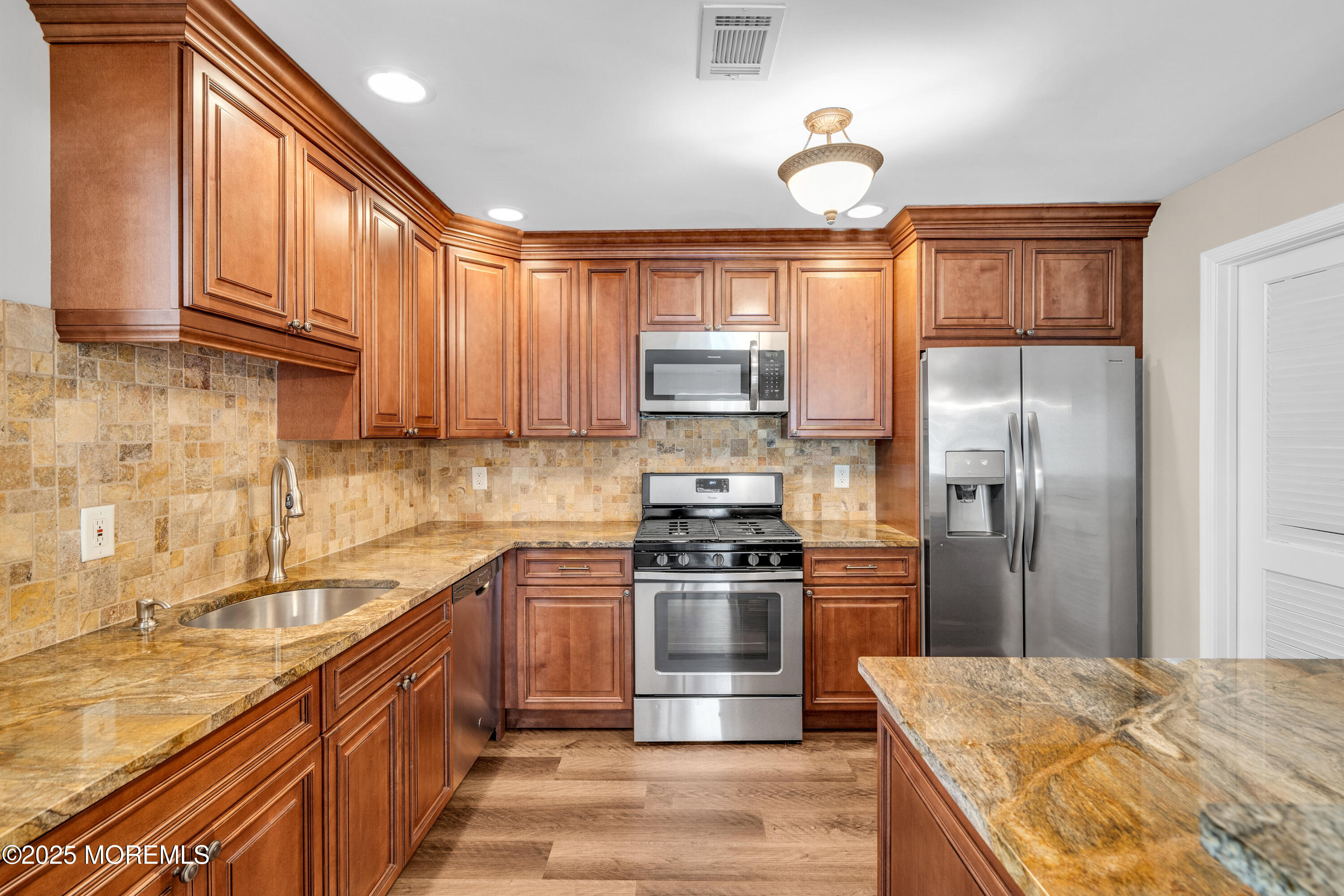 370 Mayfair Place, Morganville, New Jersey image 15