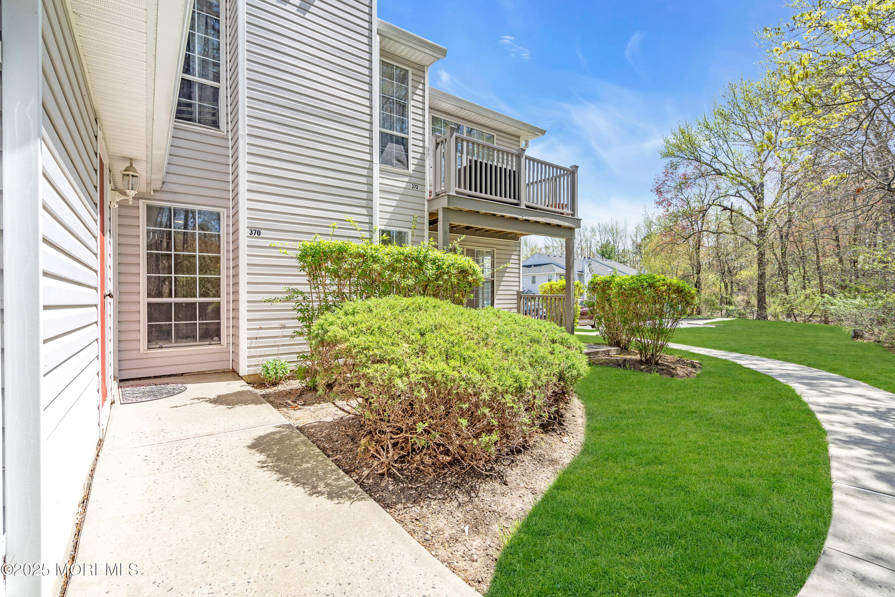 370 Mayfair Place, Morganville, New Jersey image 4