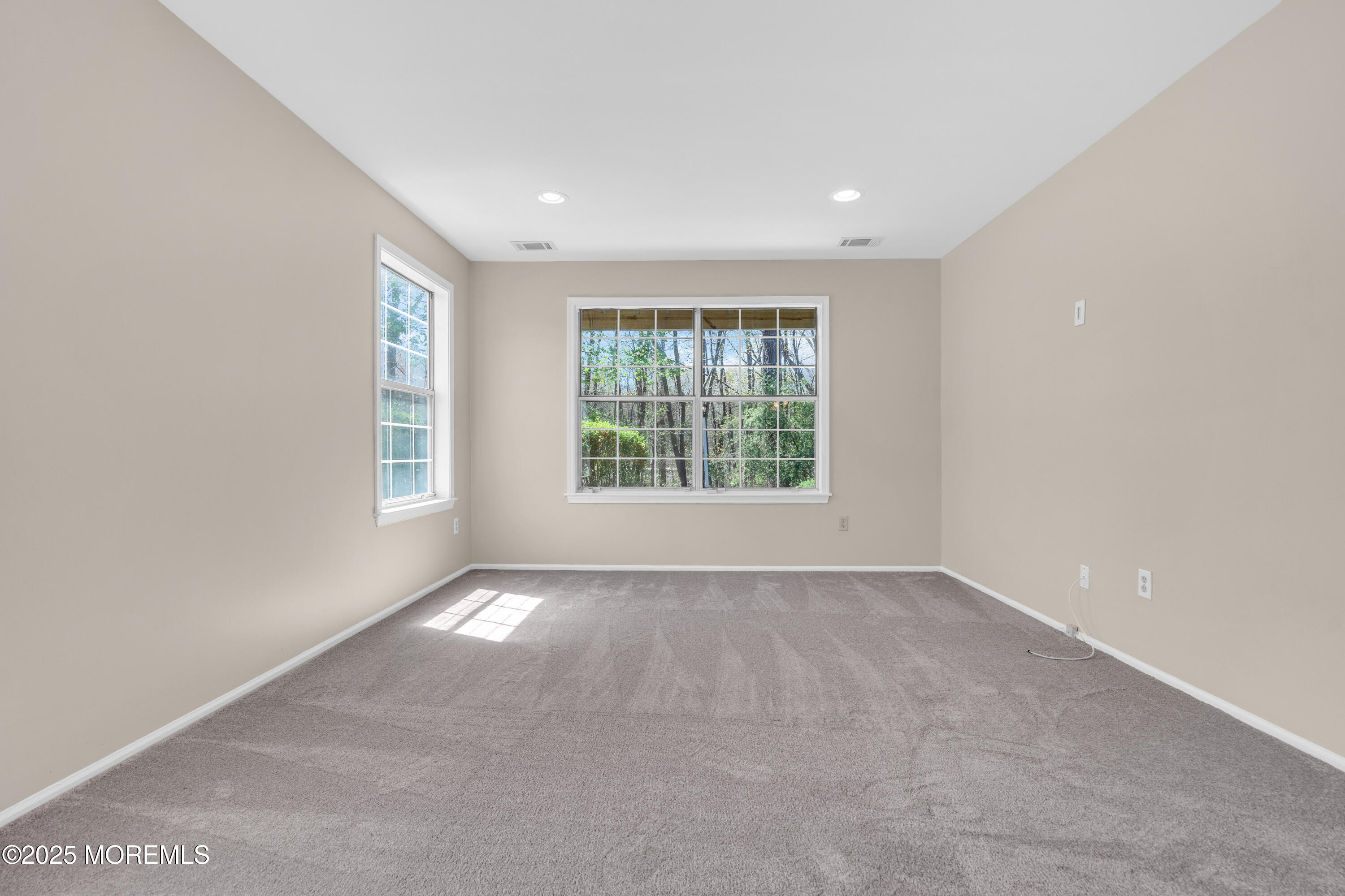 370 Mayfair Place, Morganville, New Jersey image 27