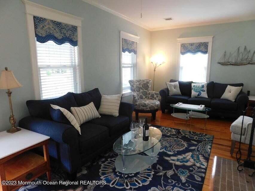 2005 5th Avenue