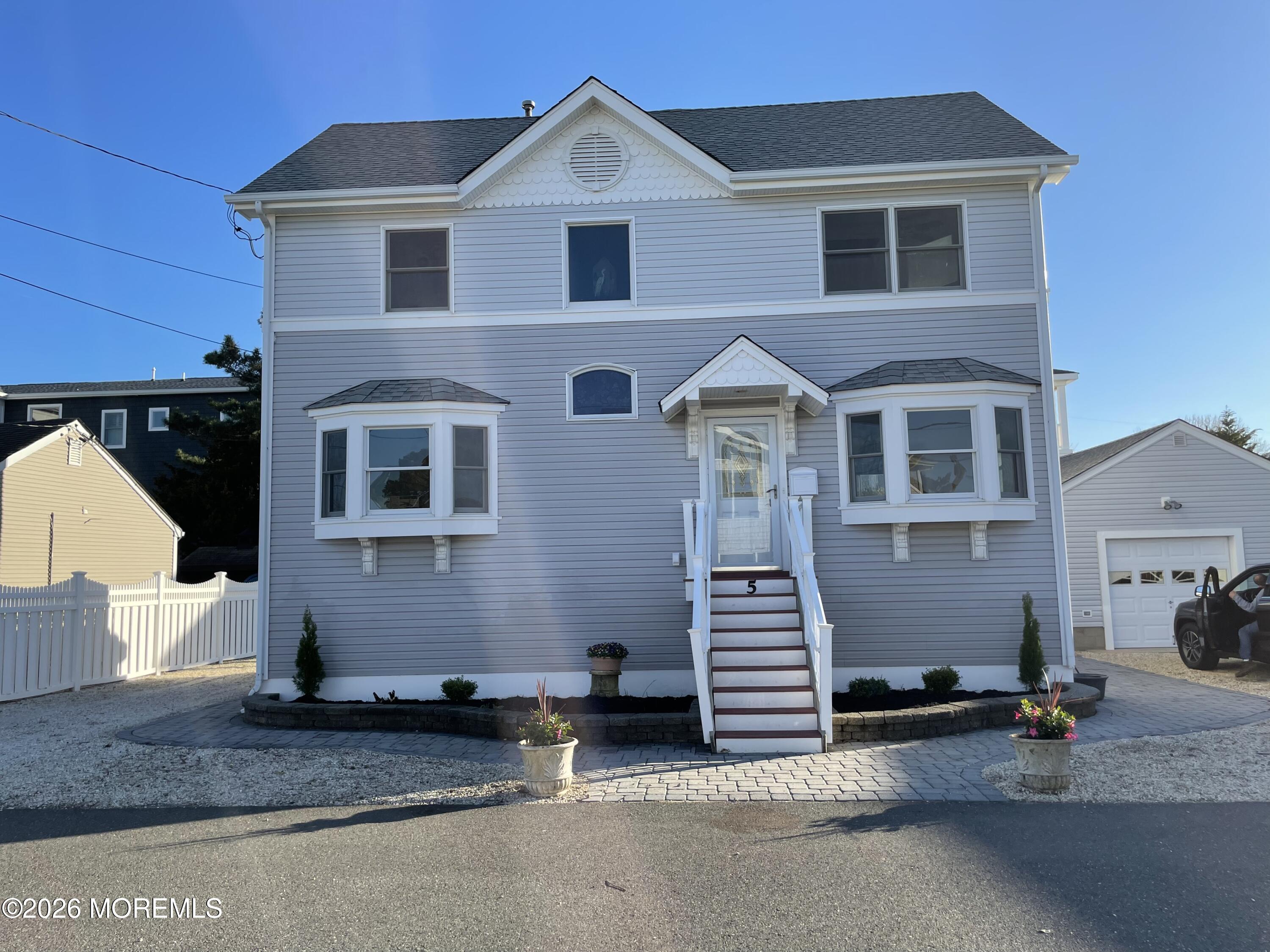 5 Windward Road