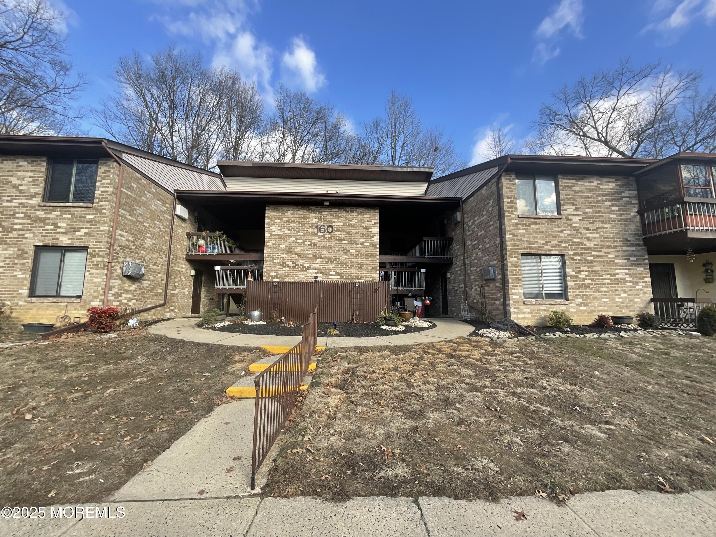 160 Cross Slope Court #J, Manalapan, New Jersey image 1