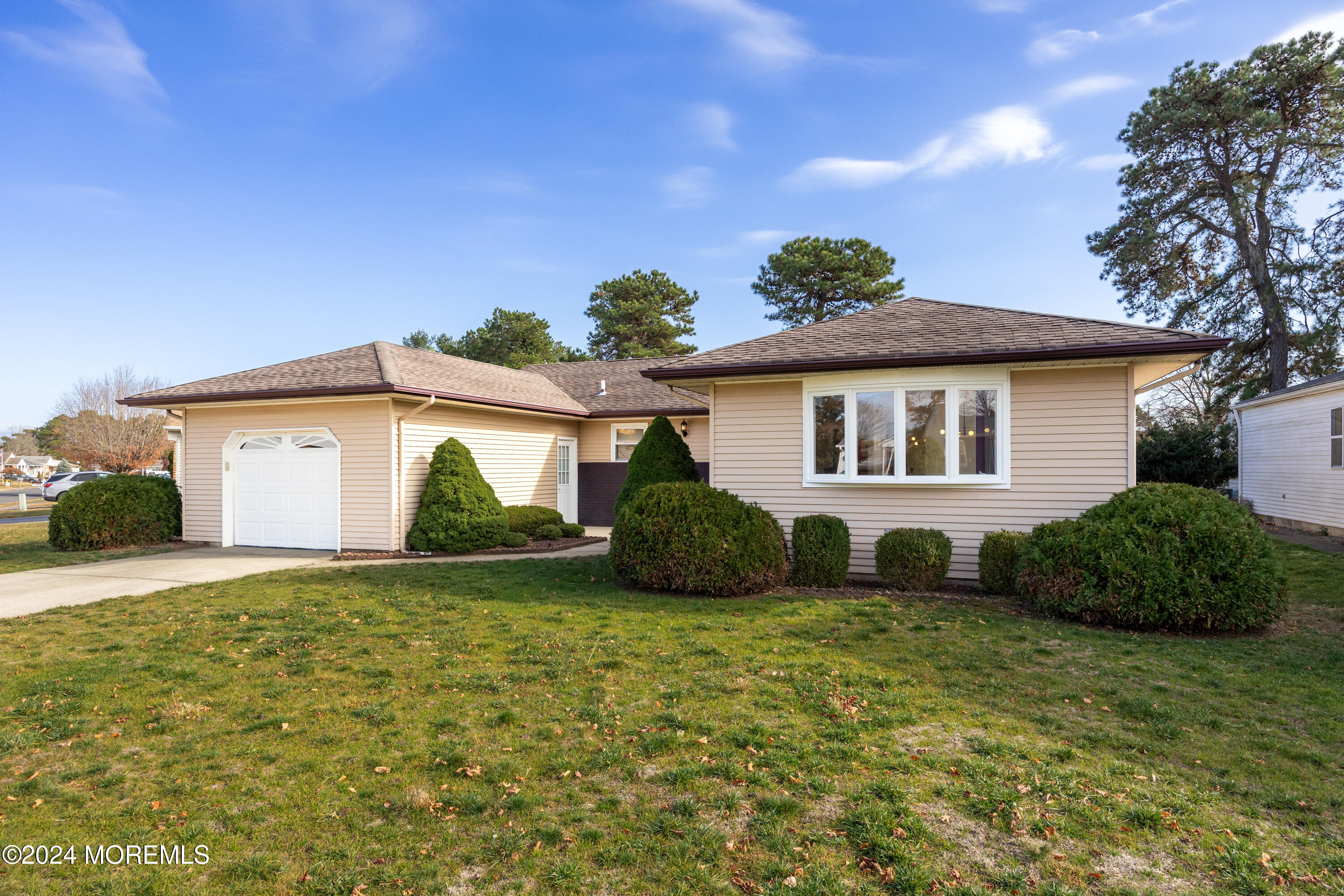 713 Freemont Drive #703, Manalapan, New Jersey image 2