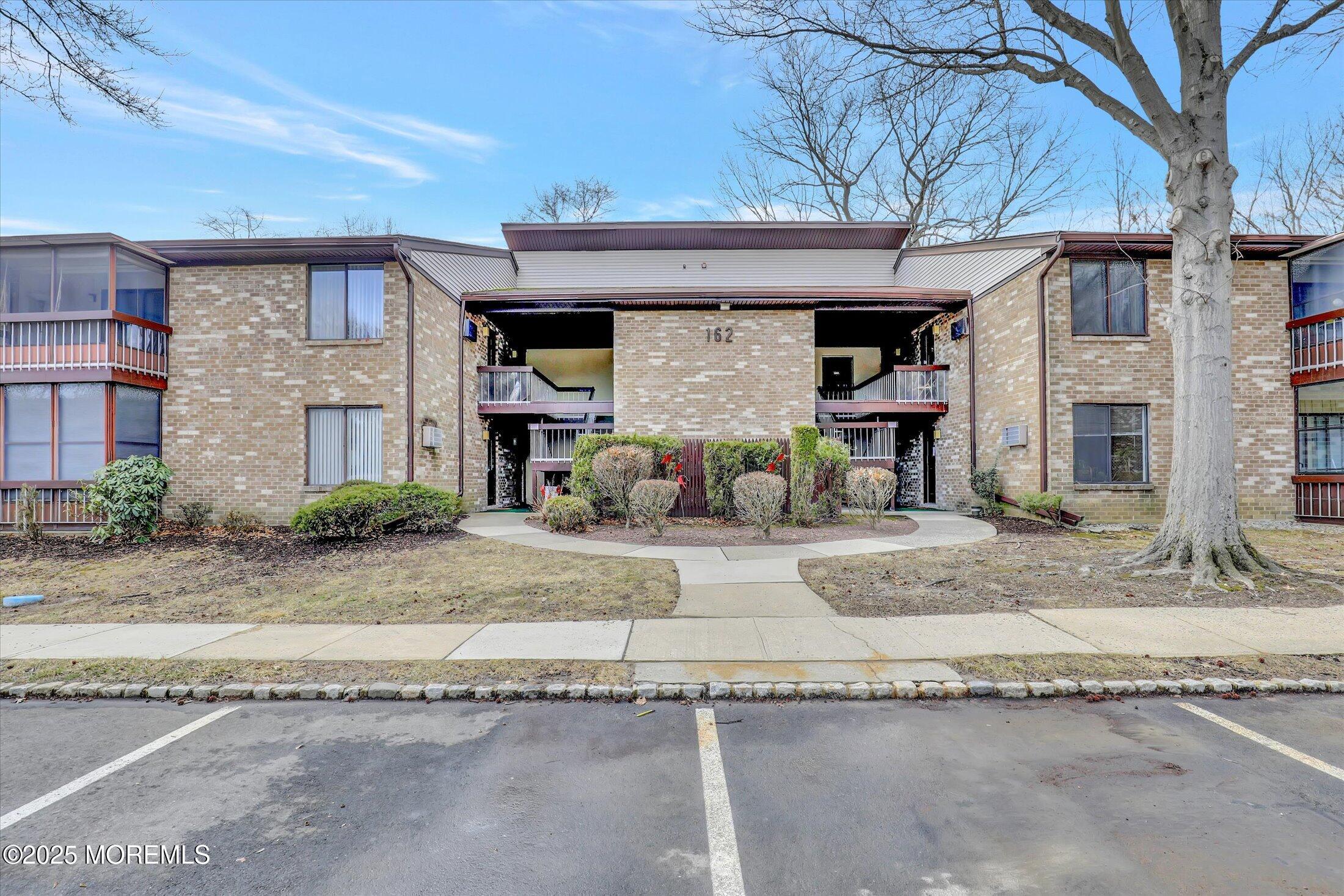 162 Cross Slope Court #B, Manalapan, New Jersey image 1