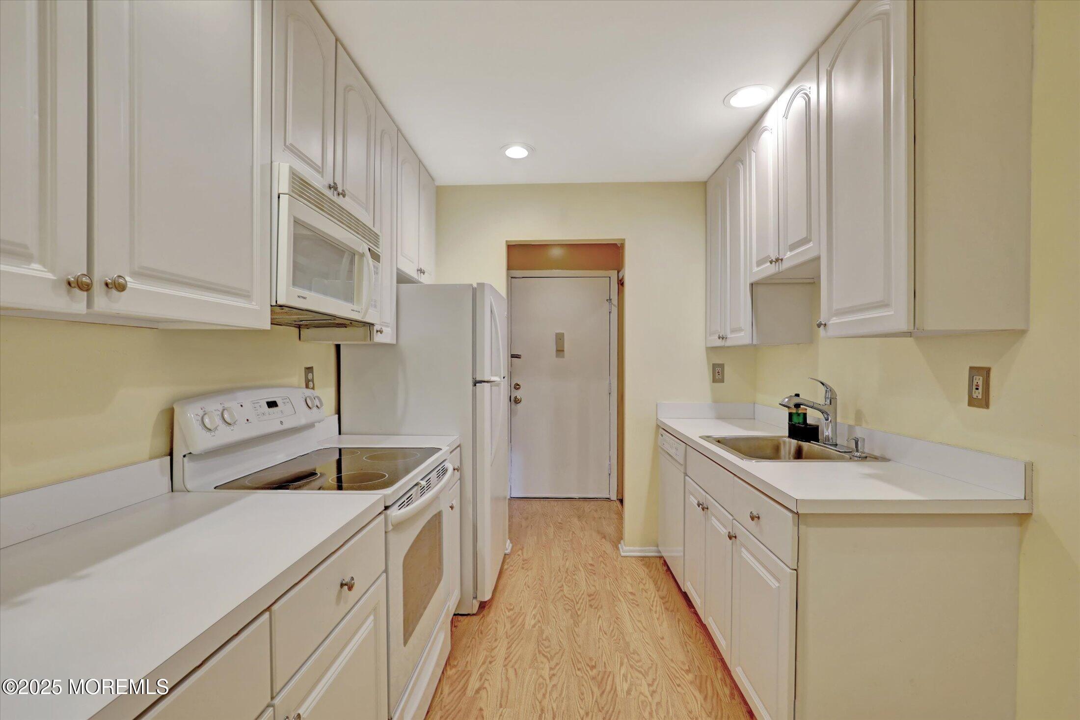 162 Cross Slope Court #B, Manalapan, New Jersey image 11