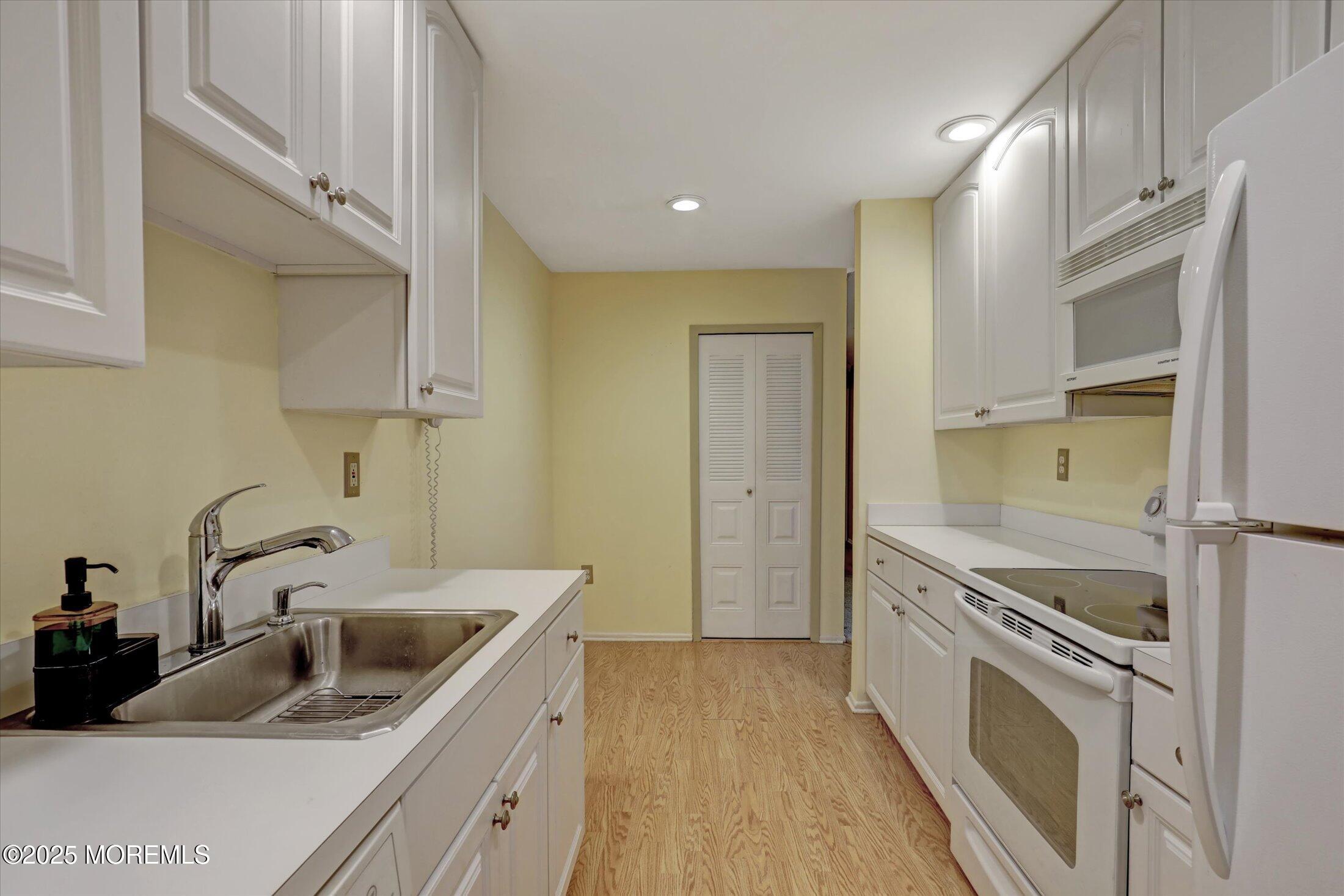 162 Cross Slope Court #B, Manalapan, New Jersey image 10