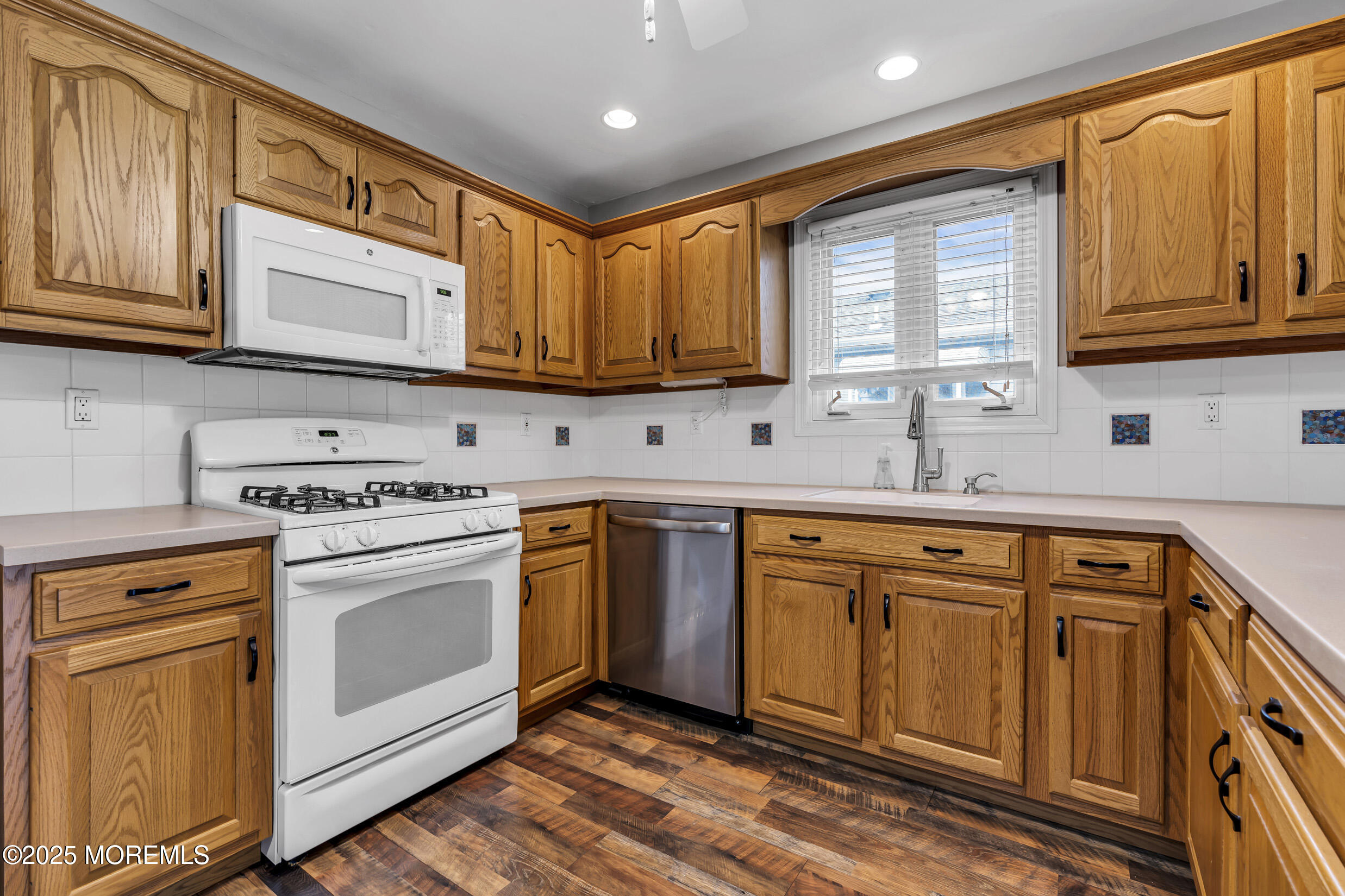 8 Thronbury Court, Toms River, New Jersey image 20