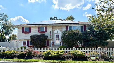 Homes For Sale - 902 10th Street<br/> Union Beach, NJ 07735