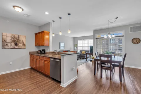 MLS: 22507498