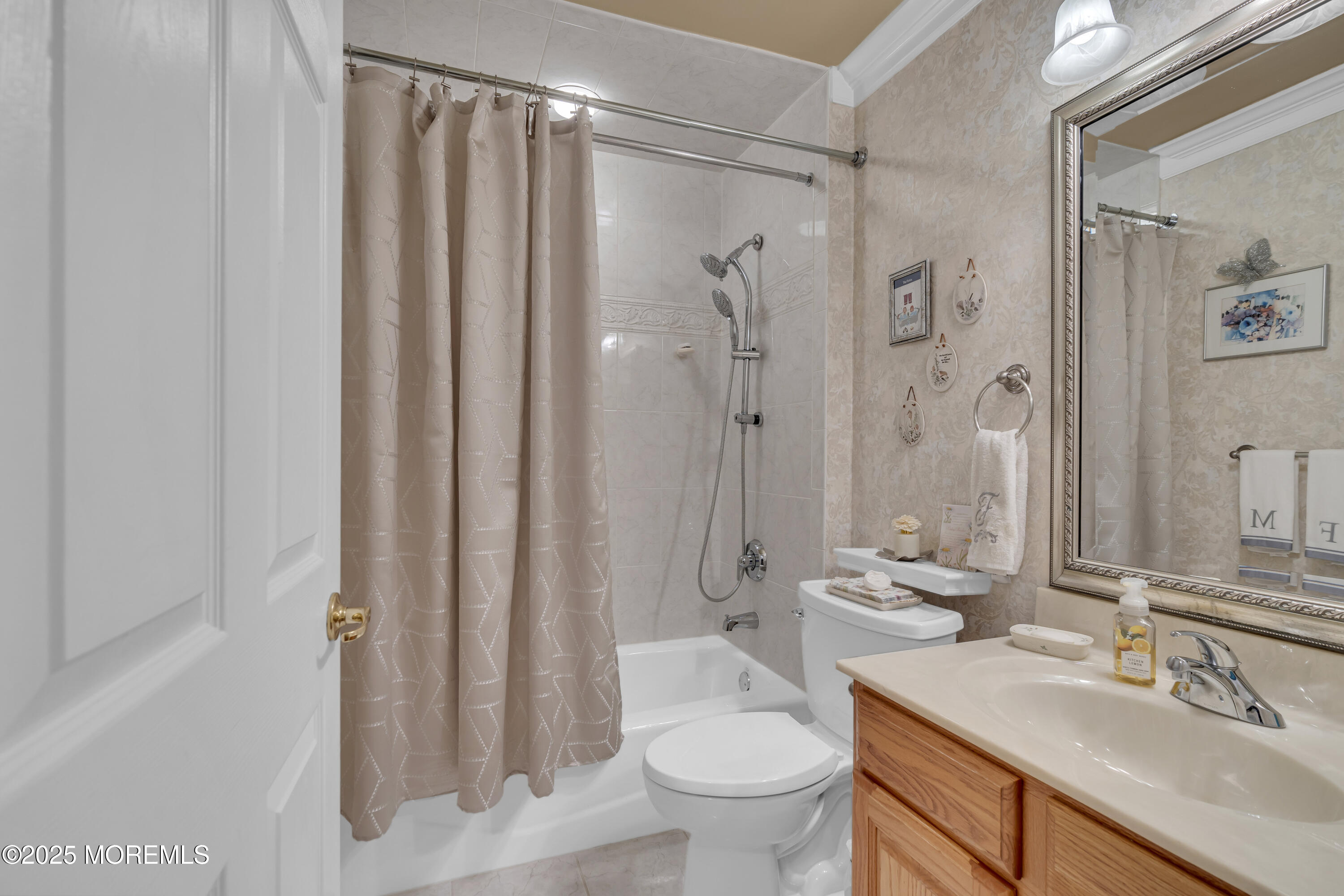 46 Skyline Drive, Lakewood, New Jersey image 24