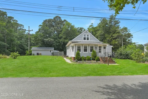 MLS: 22625225