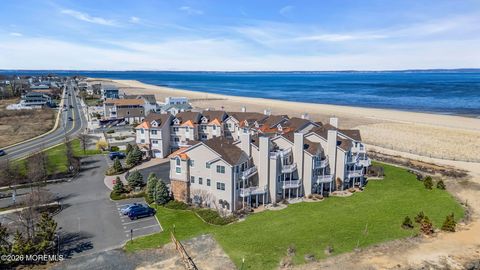 Condo For Sale - 201 Gateway Court #1<br/> Union Beach, NJ 07735