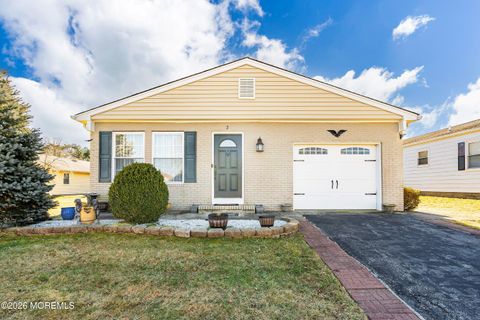 Photo of 2 Virgin Islands Drive, Toms River, NJ 08757 (MLS # 22601635)