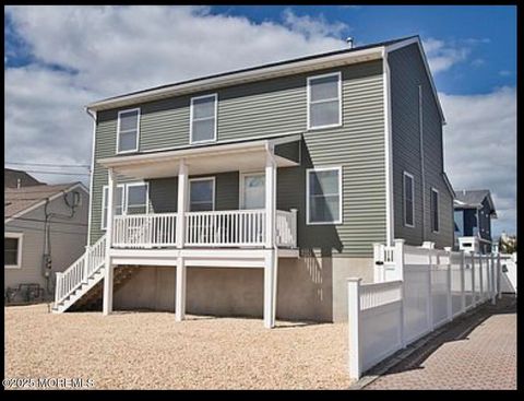 Homes For Rent - 7 Princeton Avenue<br/> Lavallette, NJ 08735