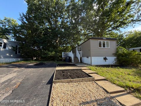 Mobile Home For Sale - 66 Roberts Road<br/> Toms River, NJ 08755