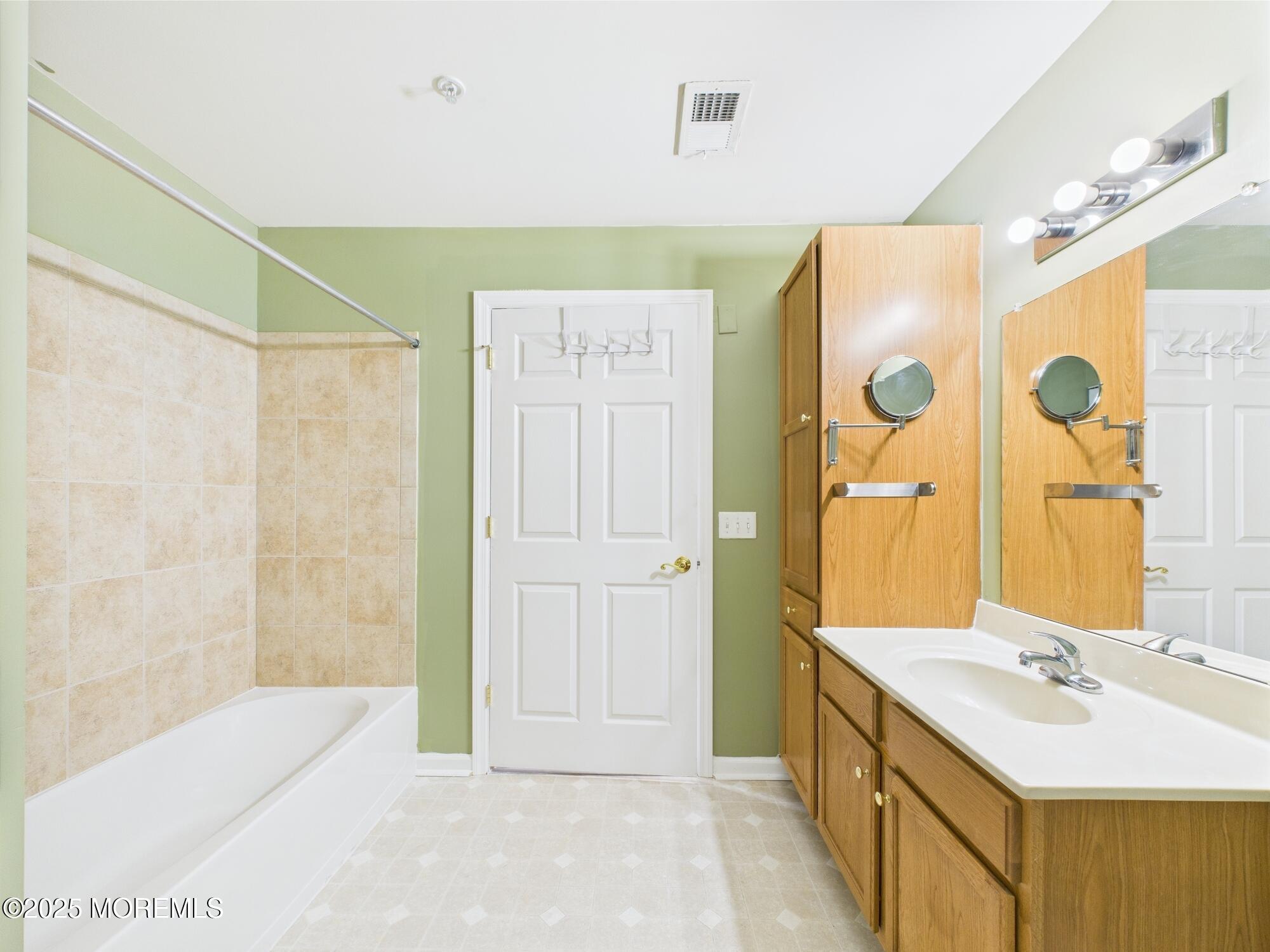 183 Liddle Avenue #183, Edison, New Jersey image 16