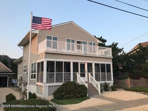 Homes For Rent - 10 E Street<br/> Seaside Park, NJ 08752