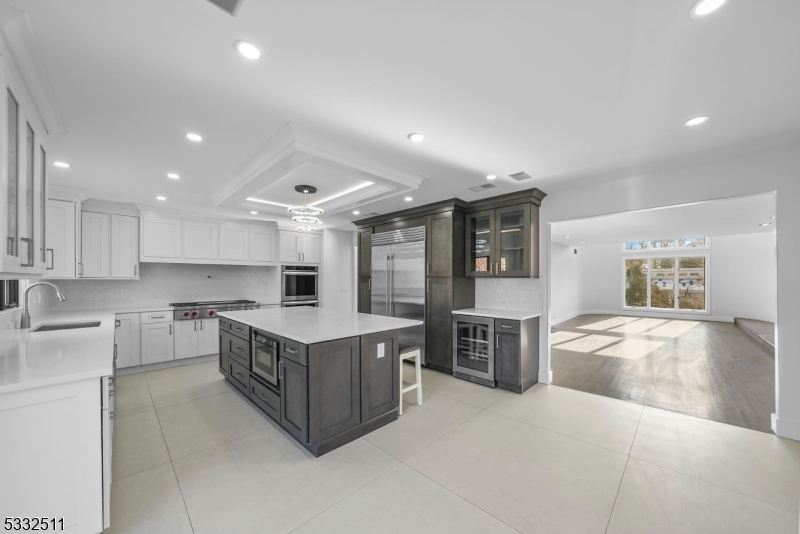 Mills Reservation/Hawkwatch - Residential