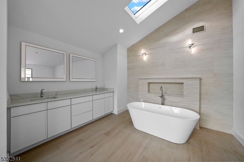 Mills Reservation/Hawkwatch - Residential