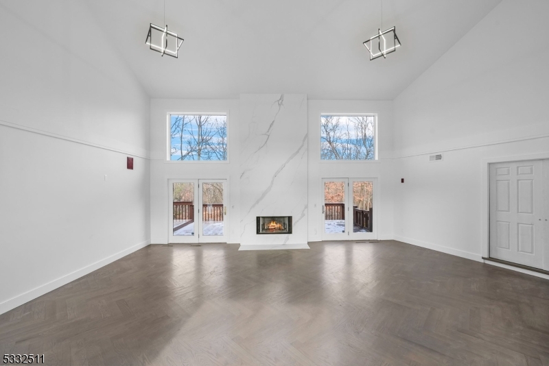 Mills Reservation/Hawkwatch - Residential