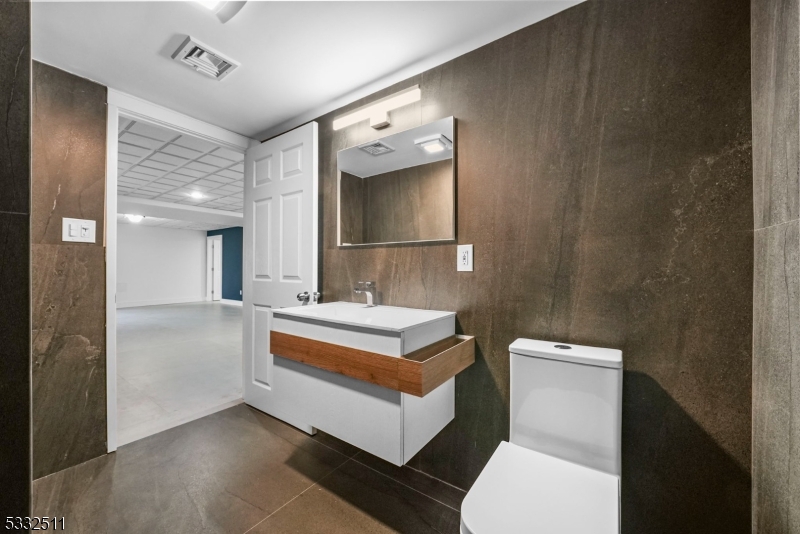 Mills Reservation/Hawkwatch - Residential