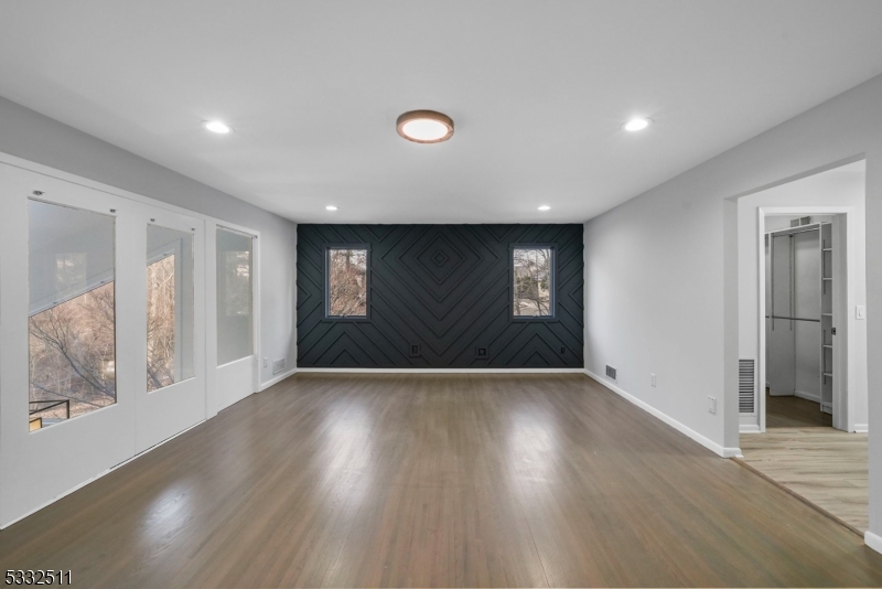 Mills Reservation/Hawkwatch - Residential