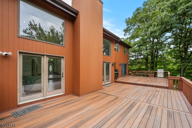 Mills Reservation/Hawkwatch - Residential