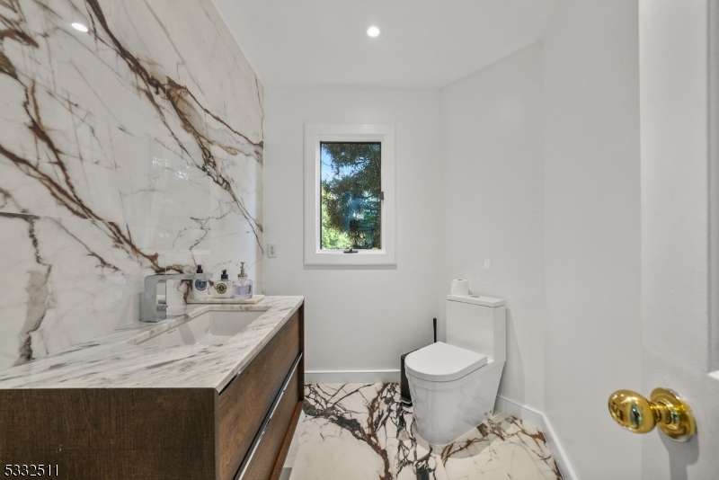 Mills Reservation/Hawkwatch - Residential