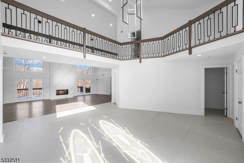 Mills Reservation/Hawkwatch - Residential