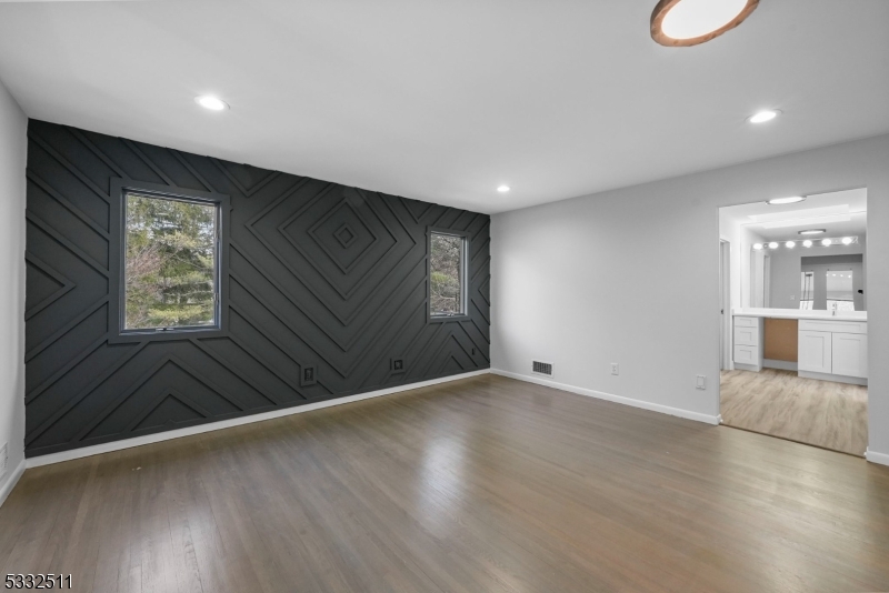 Mills Reservation/Hawkwatch - Residential